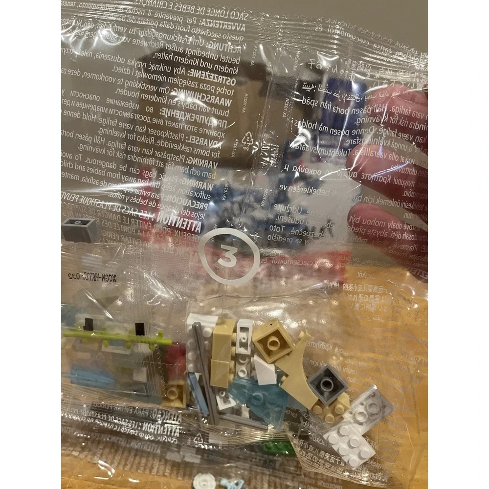 Pokemon Piplup And Sneasel's Snow Day MEGA 183 Piece Building Set. Mattel Damage